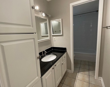 6601 Sands Point Drive - Photo Thumbnail 11