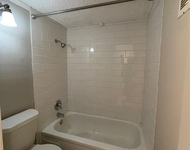 6601 Sands Point Drive - Photo Thumbnail 12