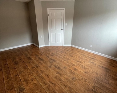 6601 Sands Point Drive - Photo Thumbnail 6