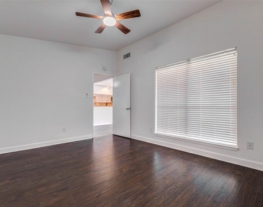 8100 Cambridge Street - Photo Thumbnail 17