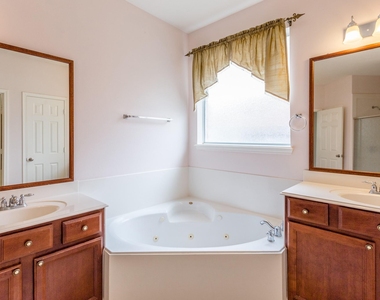 3107 Rosholt Drive - Photo Thumbnail 21