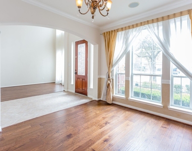 3107 Rosholt Drive - Photo Thumbnail 5
