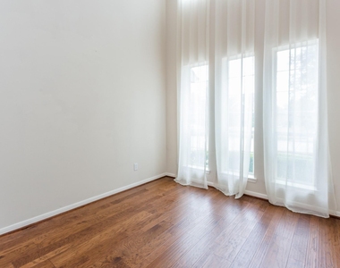 3107 Rosholt Drive - Photo Thumbnail 7