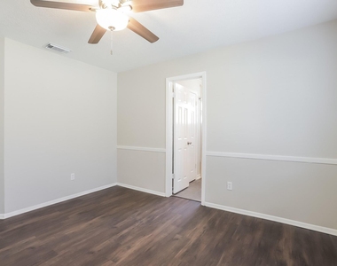 10318 Bushy Creek Drive - Photo Thumbnail 7