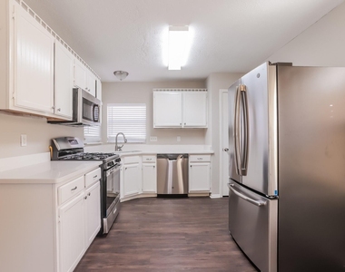 10318 Bushy Creek Drive - Photo Thumbnail 5
