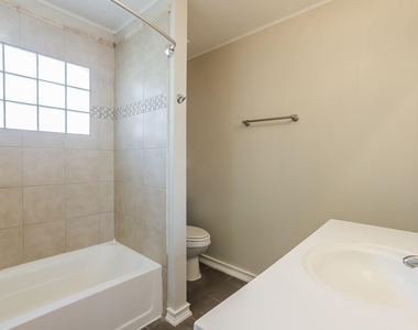 10318 Bushy Creek Drive - Photo Thumbnail 11