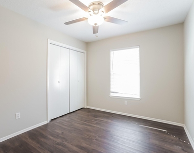 10318 Bushy Creek Drive - Photo Thumbnail 9