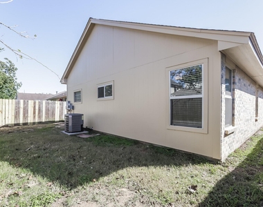 10318 Bushy Creek Drive - Photo Thumbnail 12