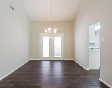 10318 Bushy Creek Drive - Photo Thumbnail 3