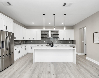 1805 Blodgett Street - Photo Thumbnail 8
