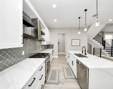 1805 Blodgett Street - Photo Thumbnail 9