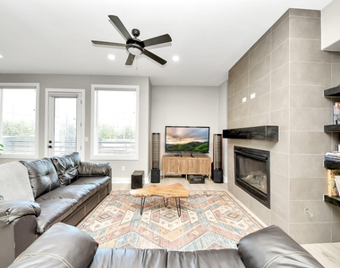 1805 Blodgett Street - Photo Thumbnail 5