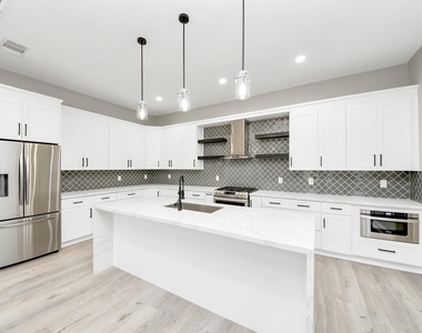 1805 Blodgett Street - Photo Thumbnail 7