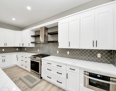 1805 Blodgett Street - Photo Thumbnail 10