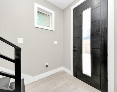 1805 Blodgett Street - Photo Thumbnail 2