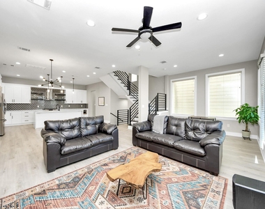 1805 Blodgett Street - Photo Thumbnail 6