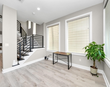 1805 Blodgett Street - Photo Thumbnail 12