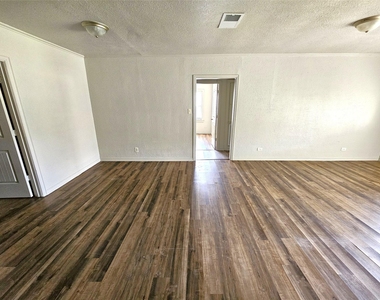 806 17th Avenue N - Photo Thumbnail 1