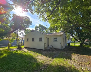 806 17th Avenue N - Photo Thumbnail 10