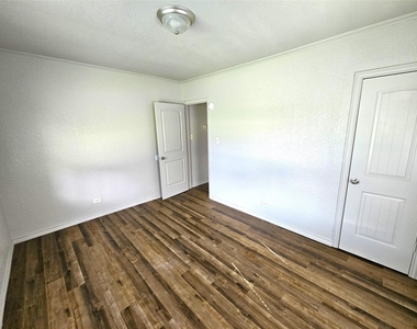 806 17th Avenue N - Photo Thumbnail 5