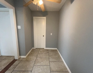 405 Johnson Street - Photo Thumbnail 3