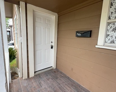 405 Johnson Street - Photo Thumbnail 9