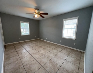 405 Johnson Street - Photo Thumbnail 2