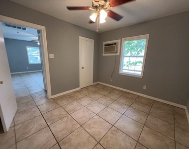 405 Johnson Street - Photo Thumbnail 6