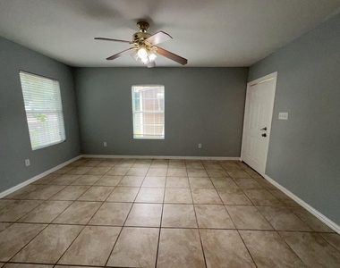 405 Johnson Street - Photo Thumbnail 7