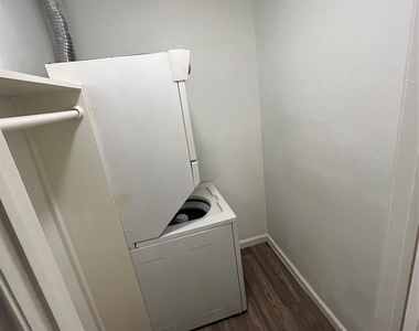 1722 Colquitt St - Photo Thumbnail 5
