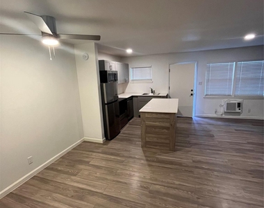 1722 Colquitt St - Photo Thumbnail 3