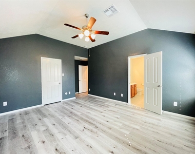 2406 Blue Reef Drive - Photo Thumbnail 10