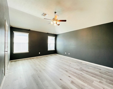 2406 Blue Reef Drive - Photo Thumbnail 9