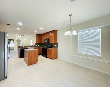 2406 Blue Reef Drive - Photo Thumbnail 6