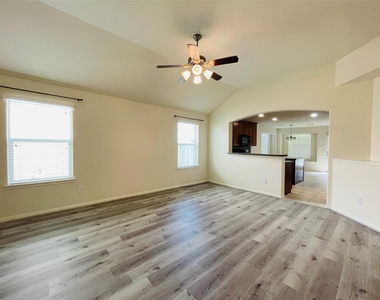 2406 Blue Reef Drive - Photo Thumbnail 4