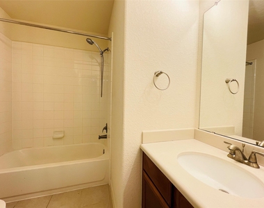 2406 Blue Reef Drive - Photo Thumbnail 14