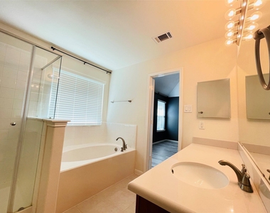 2406 Blue Reef Drive - Photo Thumbnail 12