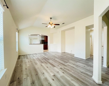 2406 Blue Reef Drive - Photo Thumbnail 2