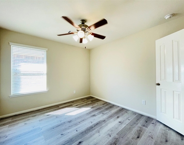 2406 Blue Reef Drive - Photo Thumbnail 16