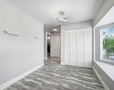 435 Ocean Park Lane - Photo Thumbnail 4