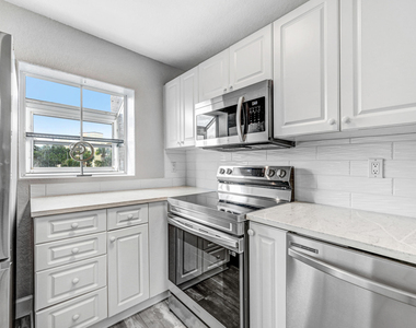 435 Ocean Park Lane - Photo Thumbnail 8