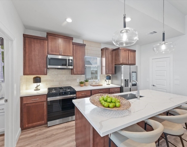 9217 Washington Heights - Photo Thumbnail 17