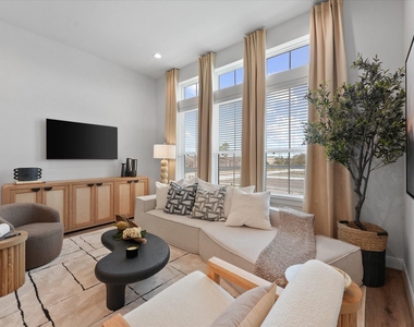 9217 Washington Heights - Photo Thumbnail 5