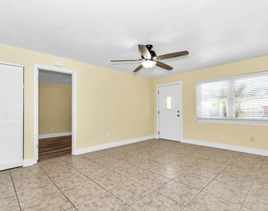 558 Oxford Avenue - Photo Thumbnail 13