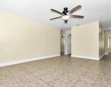 558 Oxford Avenue - Photo Thumbnail 12