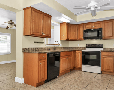 558 Oxford Avenue - Photo Thumbnail 18
