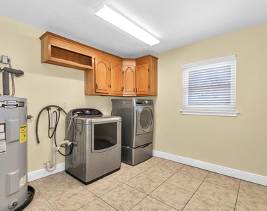 558 Oxford Avenue - Photo Thumbnail 20
