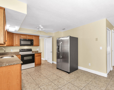 558 Oxford Avenue - Photo Thumbnail 16