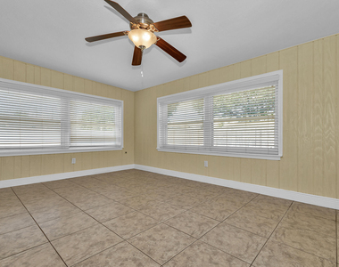558 Oxford Avenue - Photo Thumbnail 9