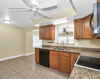 558 Oxford Avenue - Photo Thumbnail 19